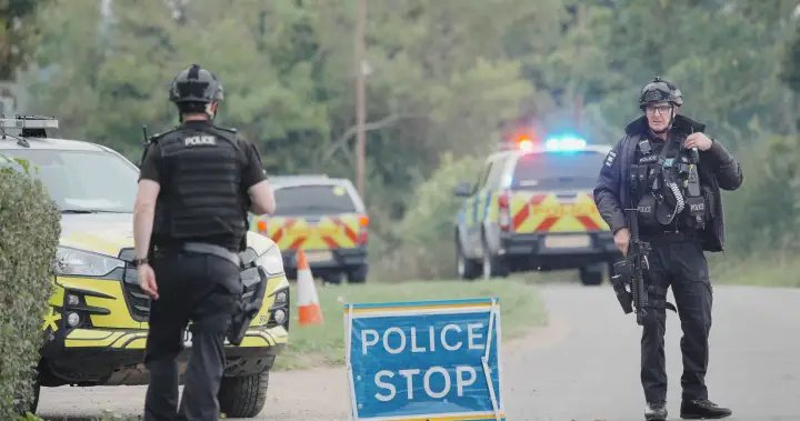 British police arrest 5 men near an air base on suspicion of preparing an act of national terrorism

 G trends