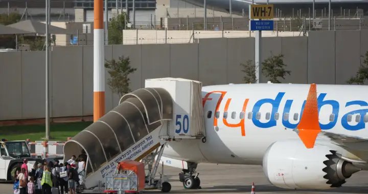 Netanyahu says the pilot of a flight bound for Israel stabbed another and attempted to crash

 G trends