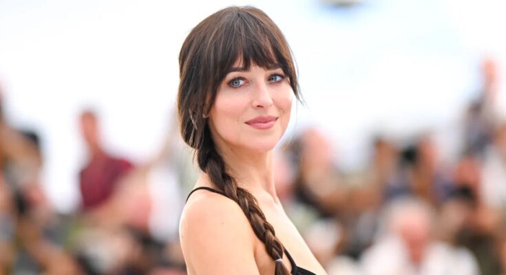 Get Dakota Johnson’s fall French Girl denim look for just 

 G trends